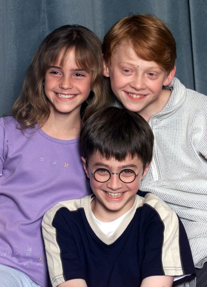 12. 22 года назад Дэниел Рэдклифф, Руперт Гринт и Эмма Уотсон приняли участие в пресс-конференции, на которой представили исполнителей главных ролей в фильмах о Гарри Поттере