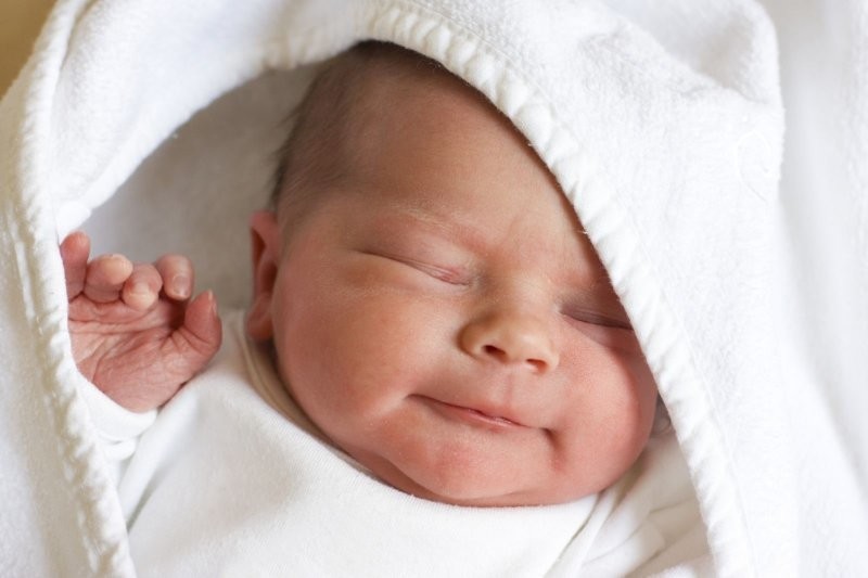 2. Новорожденный ребенок может дышать и глотать одновременно в течение семи месяцев