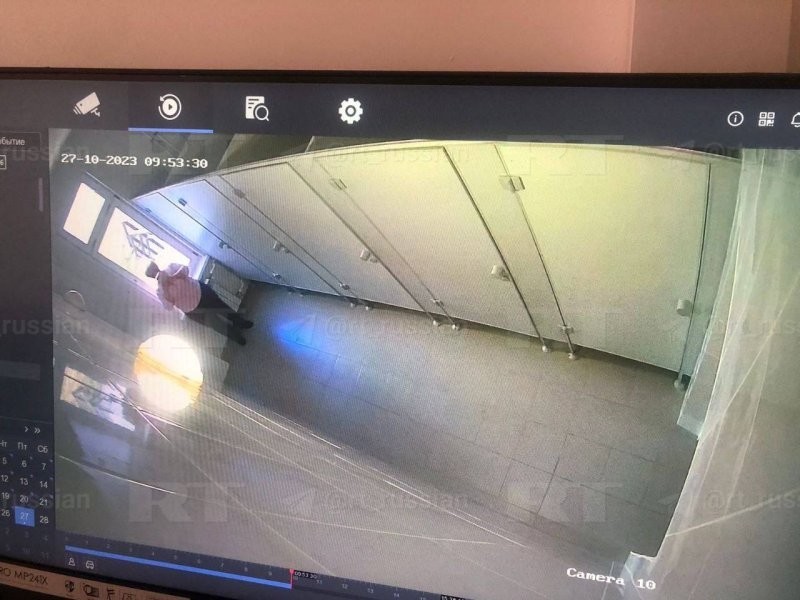 В приморской школе в женском туалете установили камеры видеонаблюдения, картинка с которых транслируется охраннику