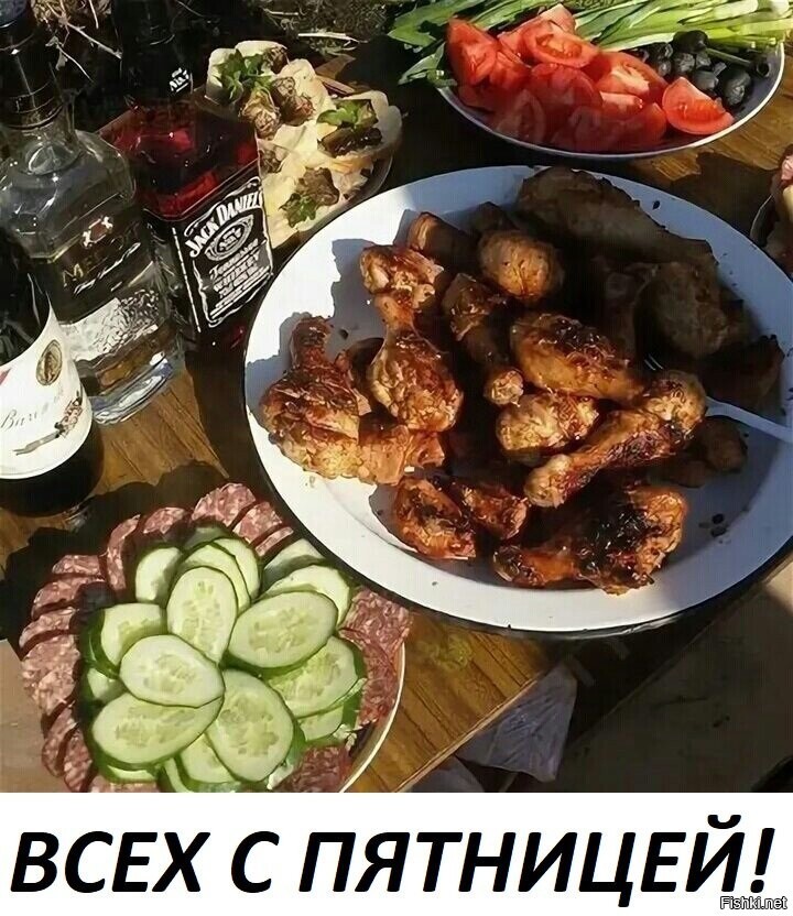 Стол с шашлыком и закуской в домашних условиях