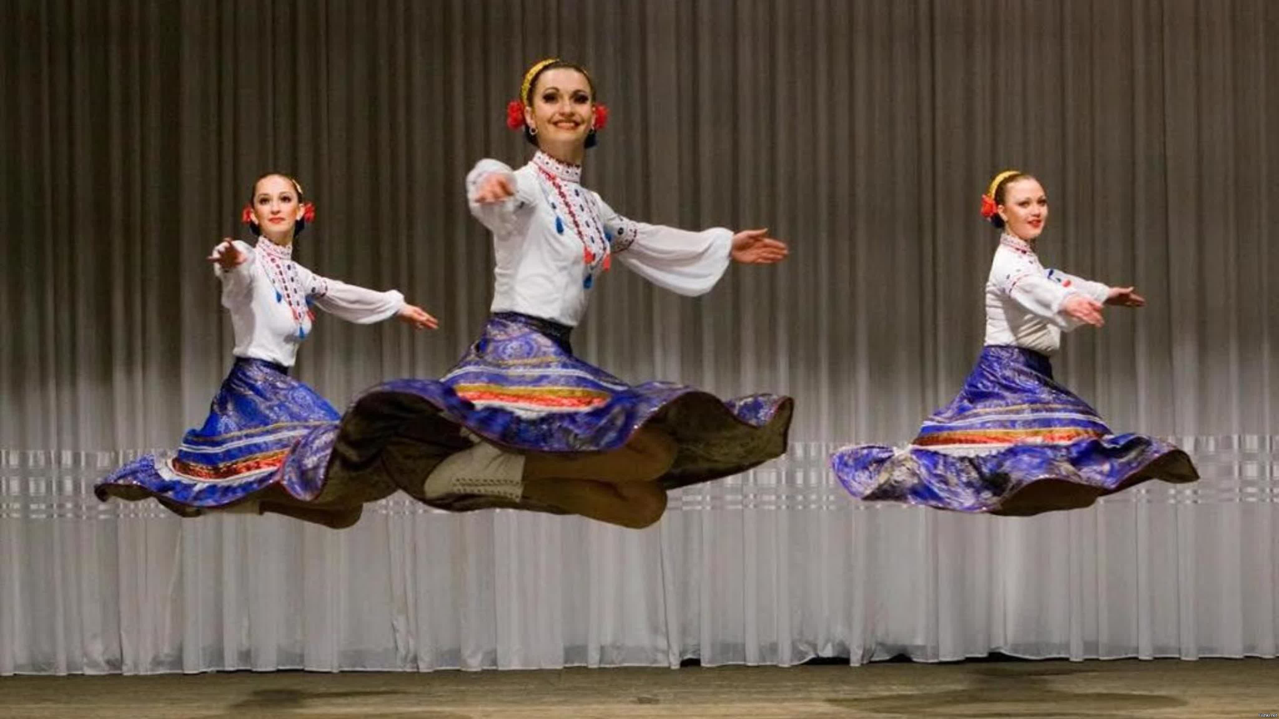 Русский народный танец девушки. Народные танцы. Вращения в народном танце. Национальные танцы. Русский танец.