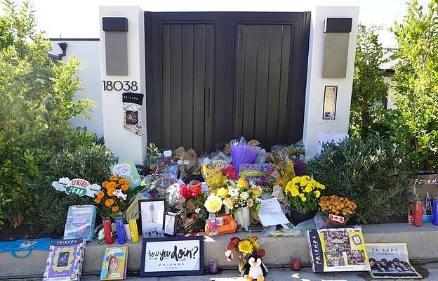 Мэттью Перри похоронили в Лос-Анджелесе