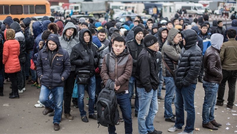 «Следует ужесточить контроль»: глава МВД предложил лишать российского гражданства мигрантов, которые представляют опасность для общества