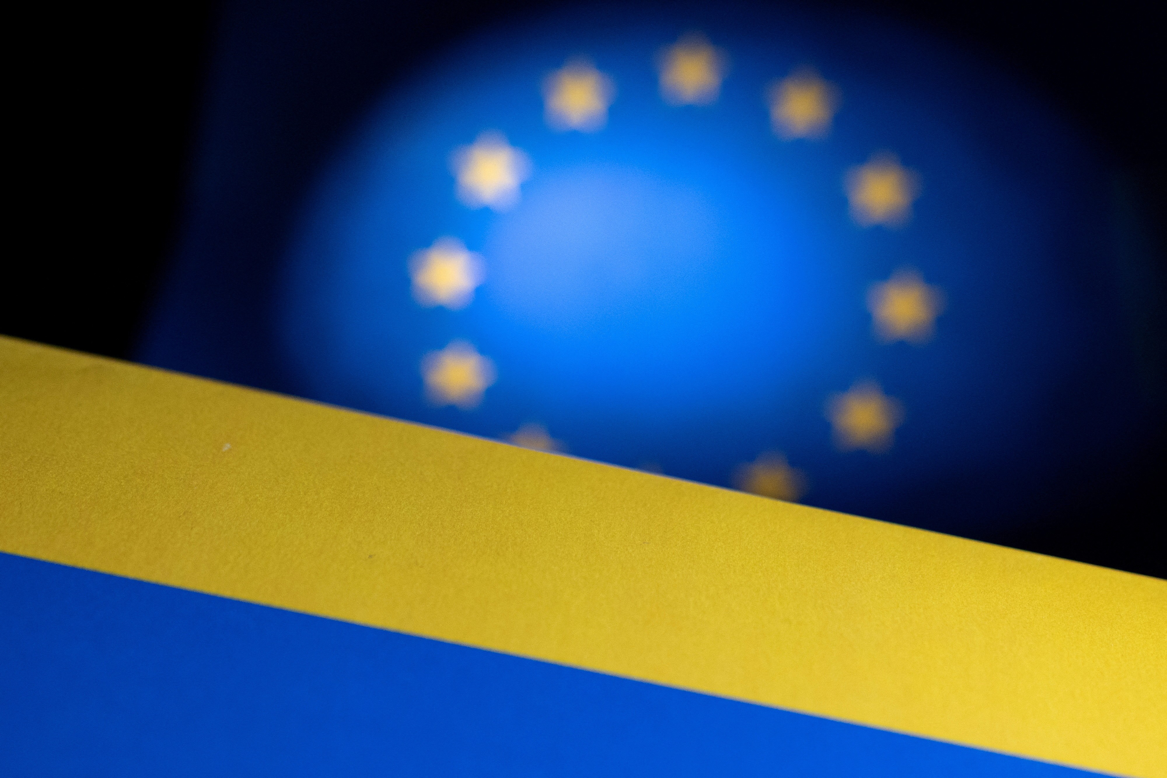 Ес против украины. Украина хочет в ЕС. Флаг Украины поддержка. Европа за Украину. Флаг украинской разведки.