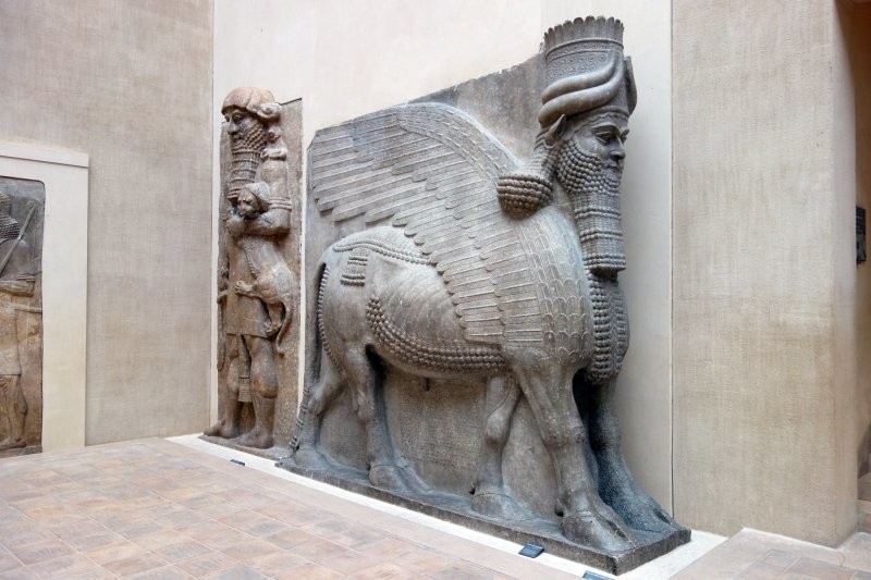 В Ираке раскапывают огромную статую божества