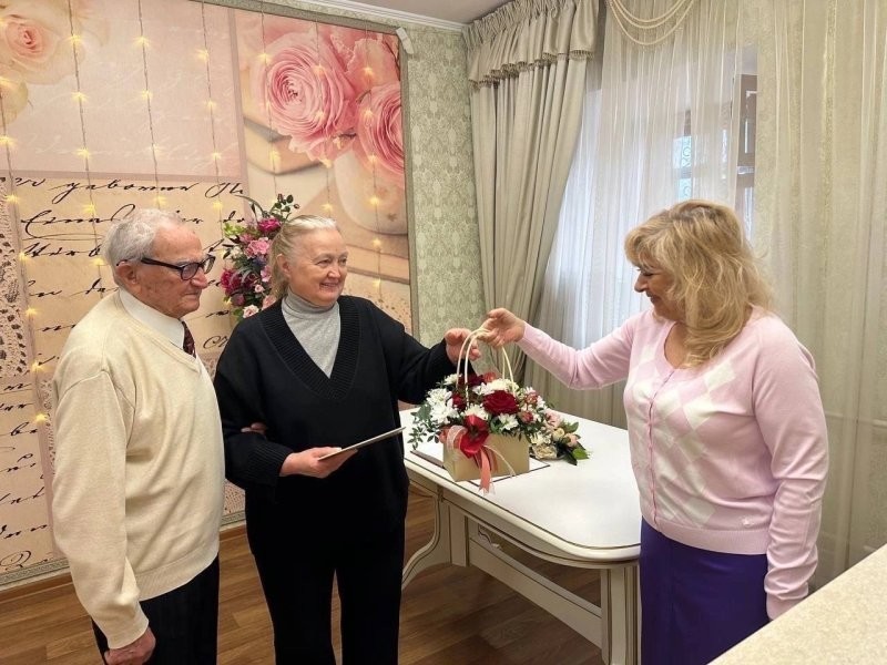 Бес в ребро: в Нижнем Новгороде поженились 100-летний жених и 75-летняя невеста