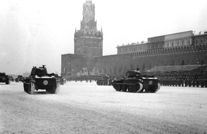 Главархив Москвы показал уникальные фото и видео парада 1941 года⁠⁠