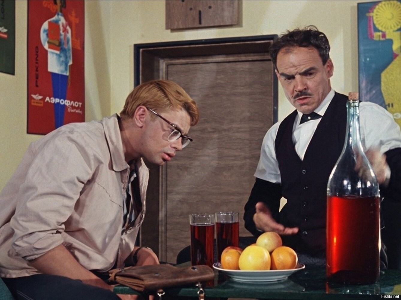 Будем пить коньяк. Что тут пить кавказская пленница. Что тут пить кавказская пленница. Самогонщики мемы. Курю и бухаю.