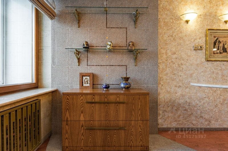 В Новосибирске предлагают снять квартиру в египетском стиле — за нее просят 150 тысяч в месяц