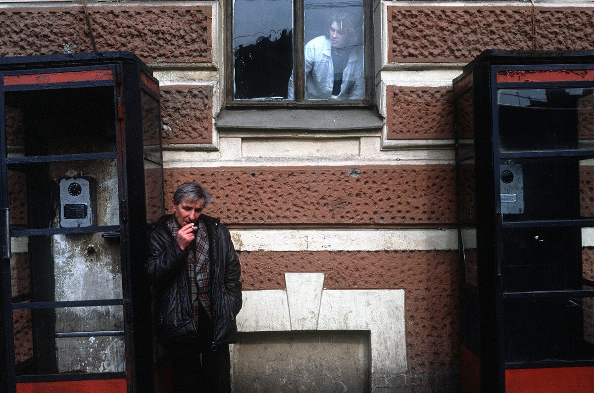 Сцена на Среднем проспекте Васильевского острова.
