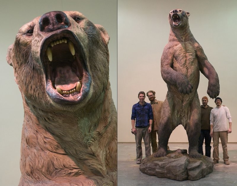 9. Скульптура гигантского короткомордого медведя, обитавшего в Северной Америке 11000 лет назад