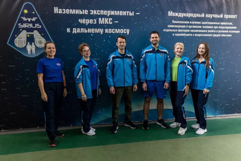 В Москве шестерых "космонавтов" закрыли на год в специальной капсуле