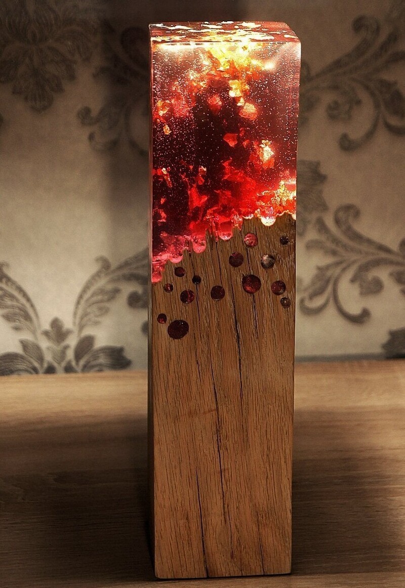 2. Деревянная лампа, имитирующая горящее бревно