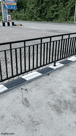 И ведь едет