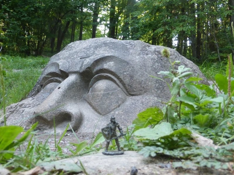 Тайны каменной головы в усадьбе Лейхтенбергских