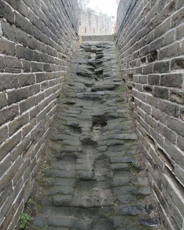 2. Ступени Великой Китайской стены
