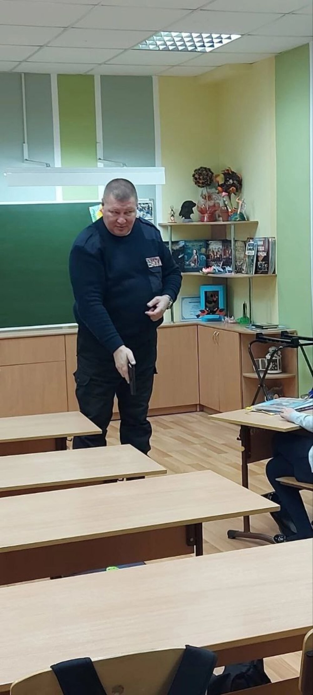В Великом Новгороде четвероклассников научили пользоваться пистолетом Макарова