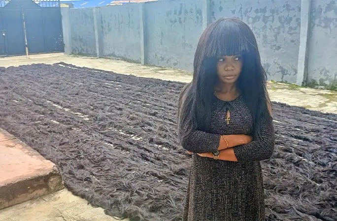 Парик длиной 350 метров создала жительница Нигерии