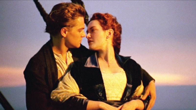 И вот теперь, спустя 25 лет после выхода фильма, который связал их на всю жизнь, Кейт вспоминает первые впечатления о коллеге по "Титанику"