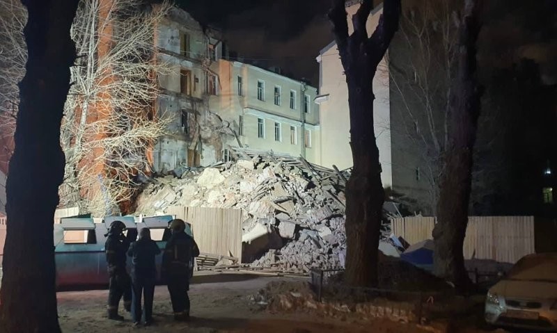 В центре Санкт-Петербурга обрушилась часть шестиэтажного дома