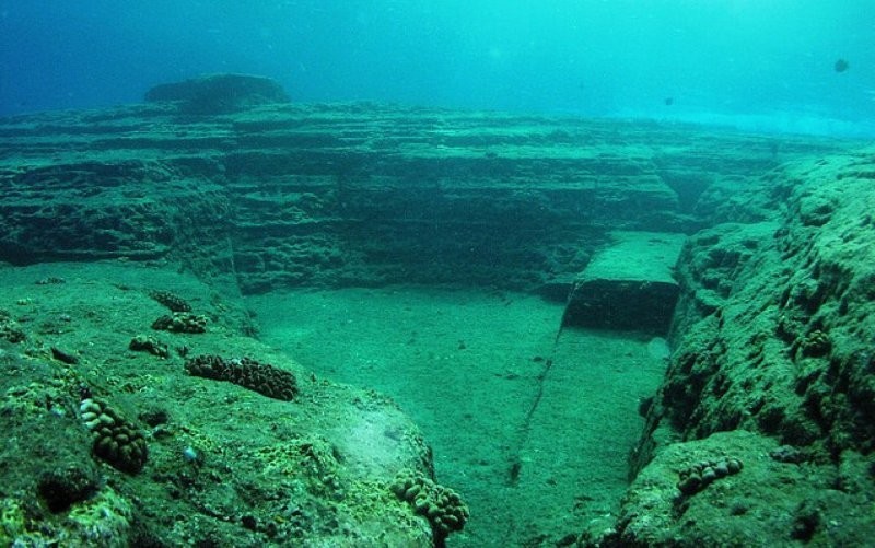 Японская подводная "пирамида" остается одной из величайших загадок мира