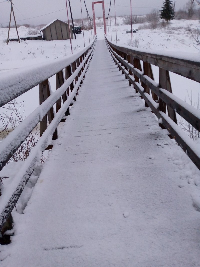 В карельской деревне обрушился мост, на ремонт которого летом потратили 8,2 млн рублей