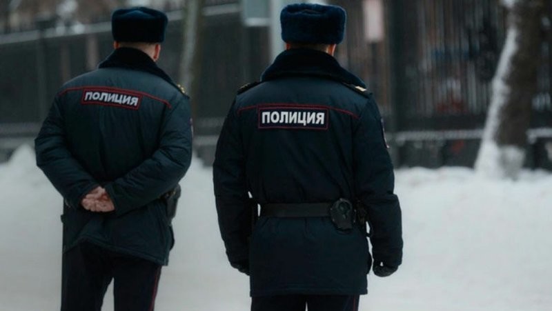 В Воронеже прохожий обматерил полицейских за обыск двух мужчин без понятых