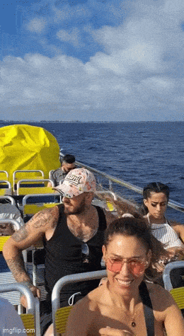 У вас ресницы отклеиваются