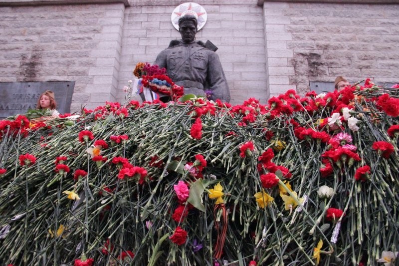 Парламент Эстонии отказался сносить советский памятник в Таллине