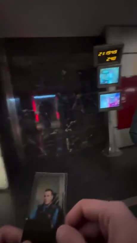 Цитаты люди удивляются так. Удивляют люди цитаты. Люди так удивляются когда с ними ведёшь. Люди порой удивляют. Цитаты люди удивляются так.