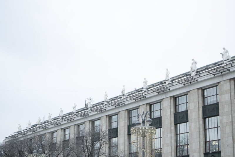 В рекордные сроки отреставрированы 22 скульптуры на здании Российской государственной библиотеки