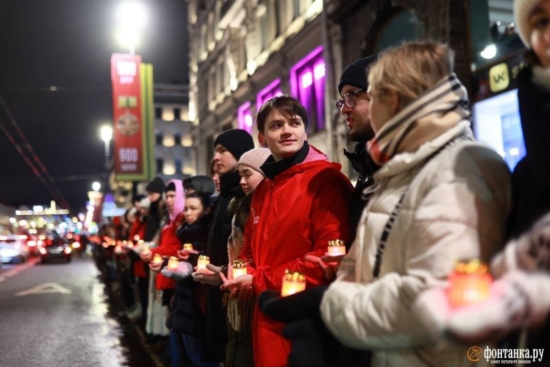 «Свеча памяти». На Невском в День снятия блокады - живая цепь