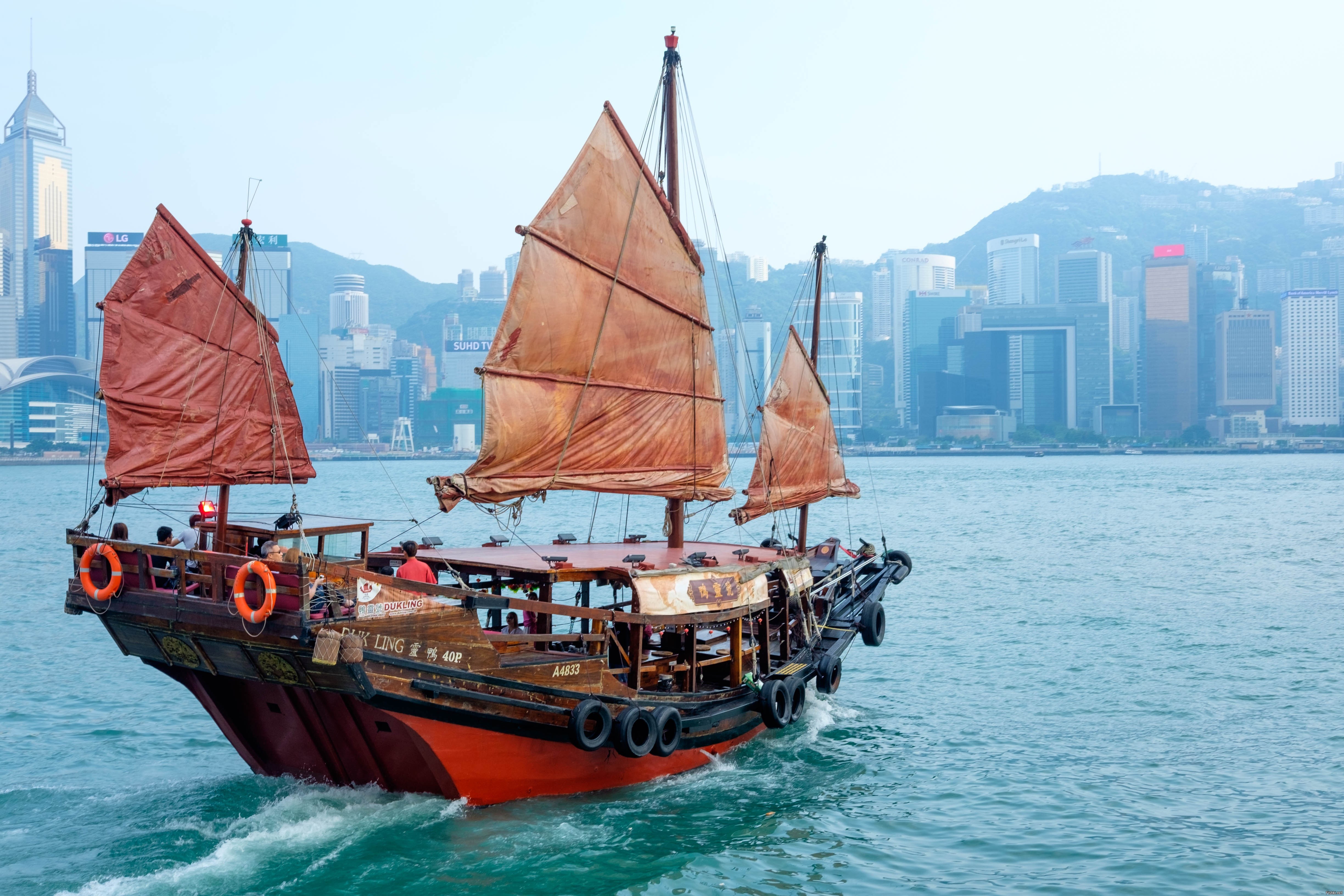 Китайская лодка 6 букв. Джонка. Корабль в Гавани. Горящие джонки. Корабли Китая в средние века.