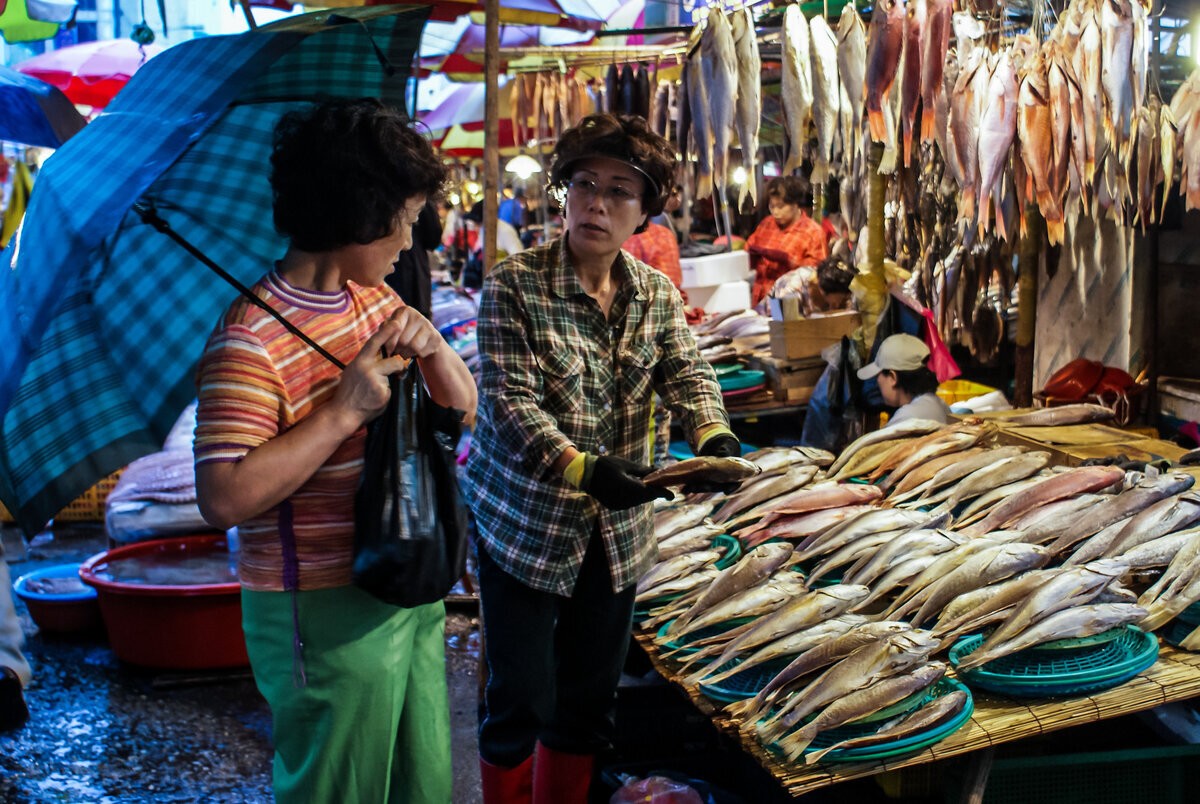 Промысел рынок. Южная Корея рыболовство. Рыбный рынок в Корее. Рыболовство в Японии. Рыбные рынки Южной Кореи.
