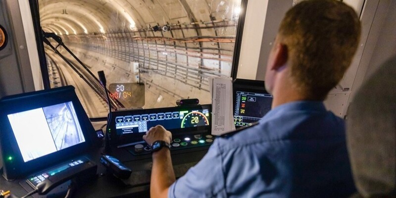 Интересный факт: в поездах "Москва-2020" установлена система проекции на лобовое стекло
