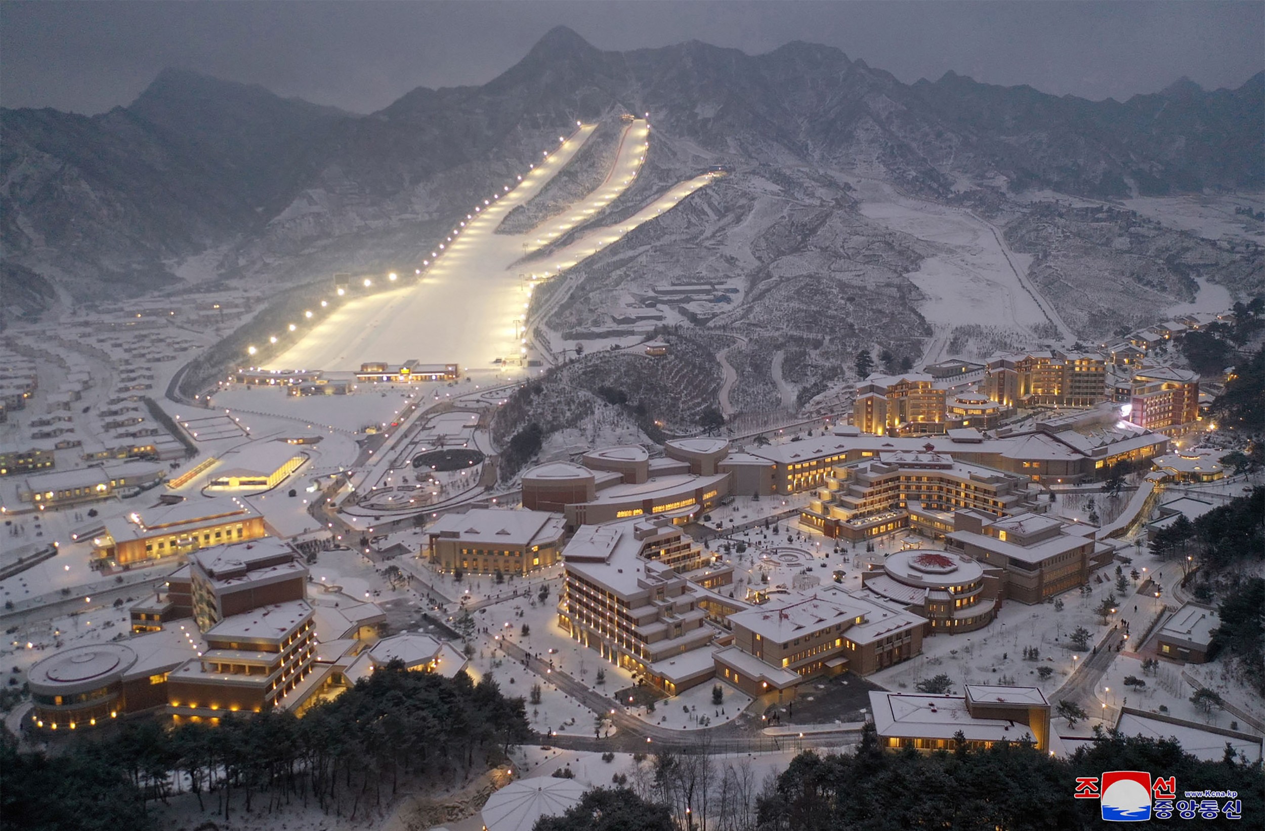 Северная корея горнолыжный курорт. Рёнган КНДР. Масикрен горнолыжный курорт. Горнолыжный курорт Масик КНДР. Масикрен горнолыжный курорт в Северной Корее.