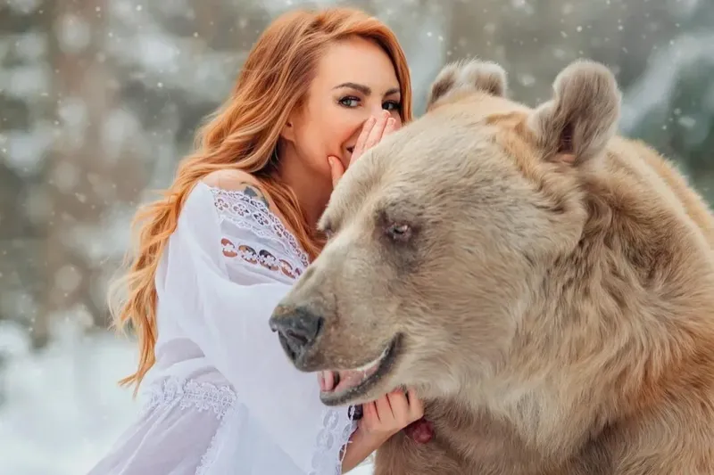 МакSим и медведь. Певицу раскритиковали за фотосессию с медведем