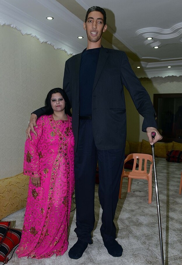 Самый высокий человек в мире ищет свою любовь