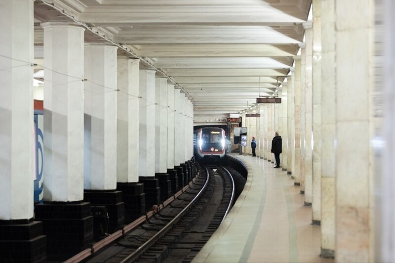 Необычные станции московского метро с изогнутыми платформами⁠⁠