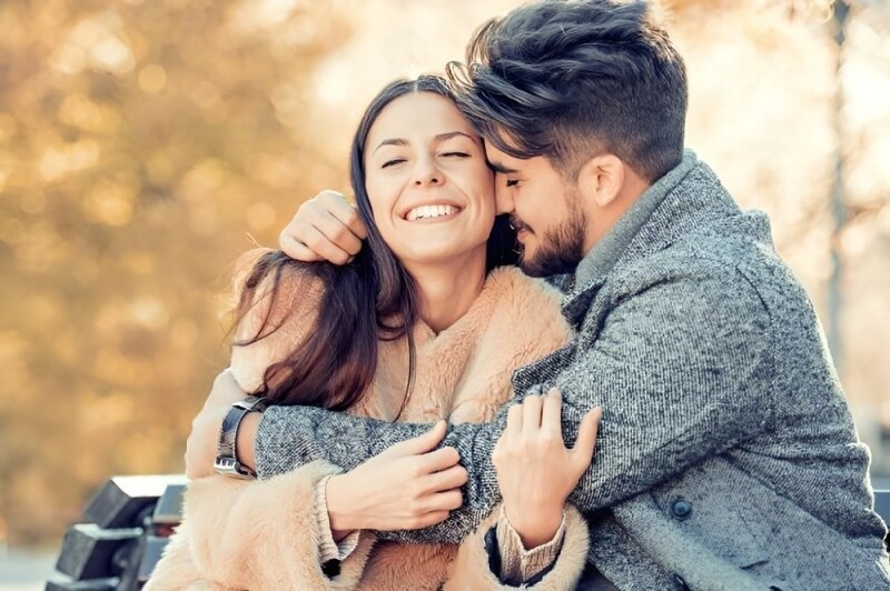 Ученые выяснили, что делает женщину счастливее в отношениях