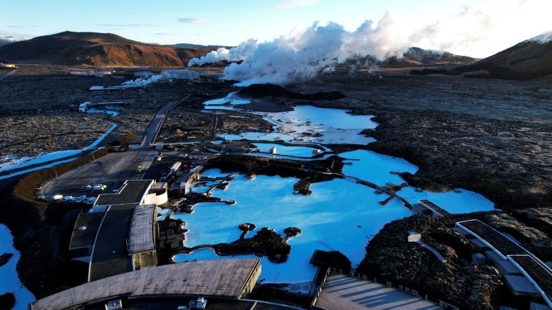 В Исландии эвакуировали Гриндавик из-за мощного извержения
