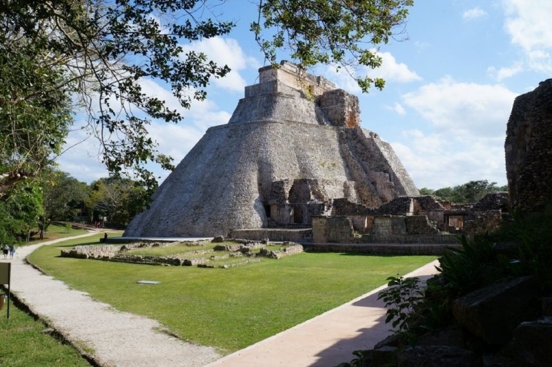 Ведьма, гном, древняя культура майя и Пирамида Мага