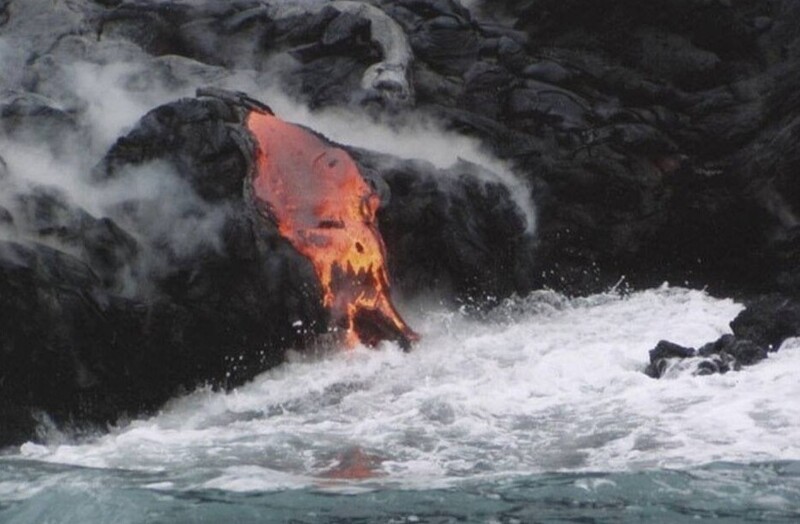 2. На побережье большого Гавайского острова лава приобрела причудливые очертания