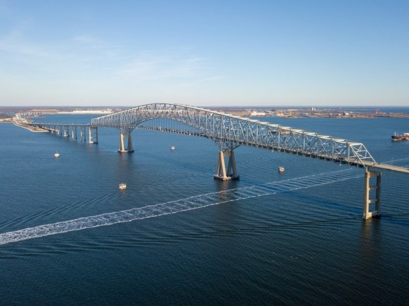 По мосту, построенному в 1977 году, ежегодно проходили около 11,5 миллионов автомобилей