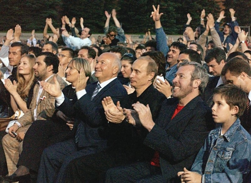«Вы же у нас одна»: Иосиф Пригожин раскритиковал Пугачеву и Макаревича* за их молчание о трагедии в «Крокус Сити Холле»