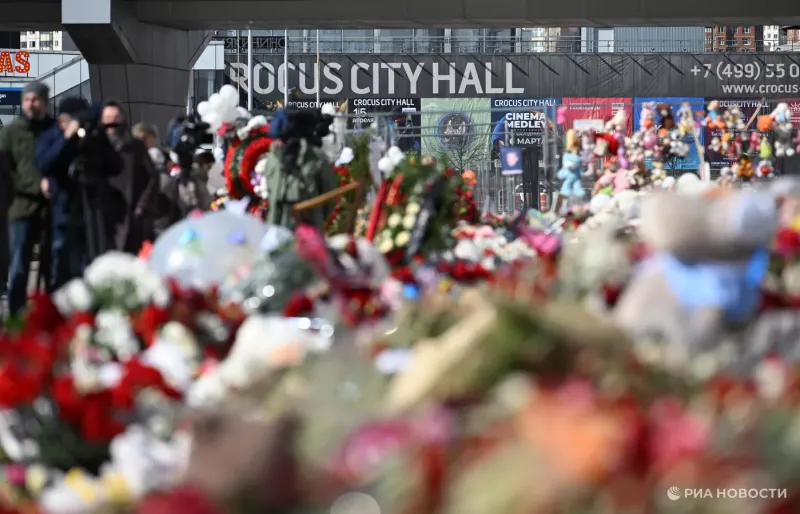 Около "Крокус Сити Холла" прошла панихида по погибшим в теракте