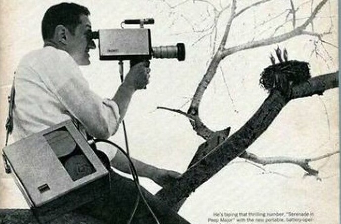 15. Видеокамера, "которую везде можно взять с собой", из 1967 года