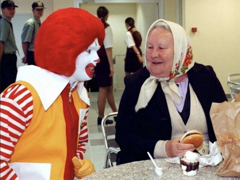 8. Бабушка в McDonald’s
