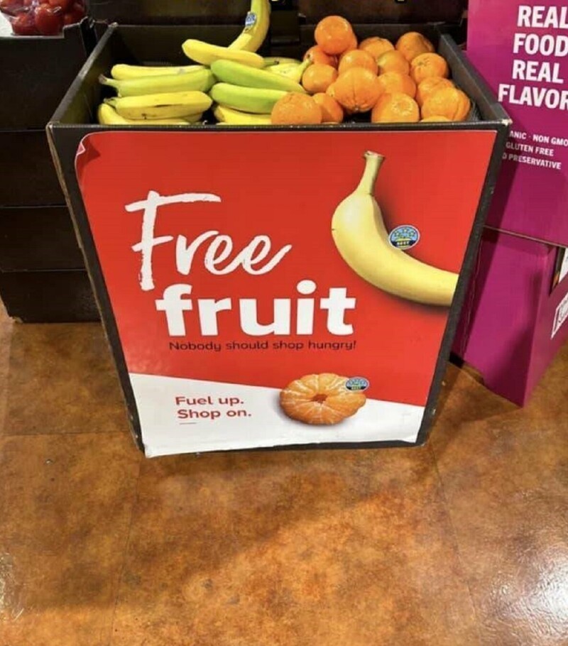10. Бесплатные фрукты в супермаркете. "Никто не должен ходить по магазину голодным!"