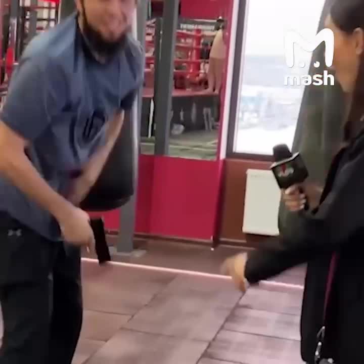 Дисклеймер автор не пытается никого оскорбить. Смешные дисклеймер. Видео оскорблений. Оскорбить бога. Текст для дисклеймера.